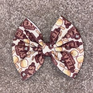 Texas Roadhouse bow on alligator clip